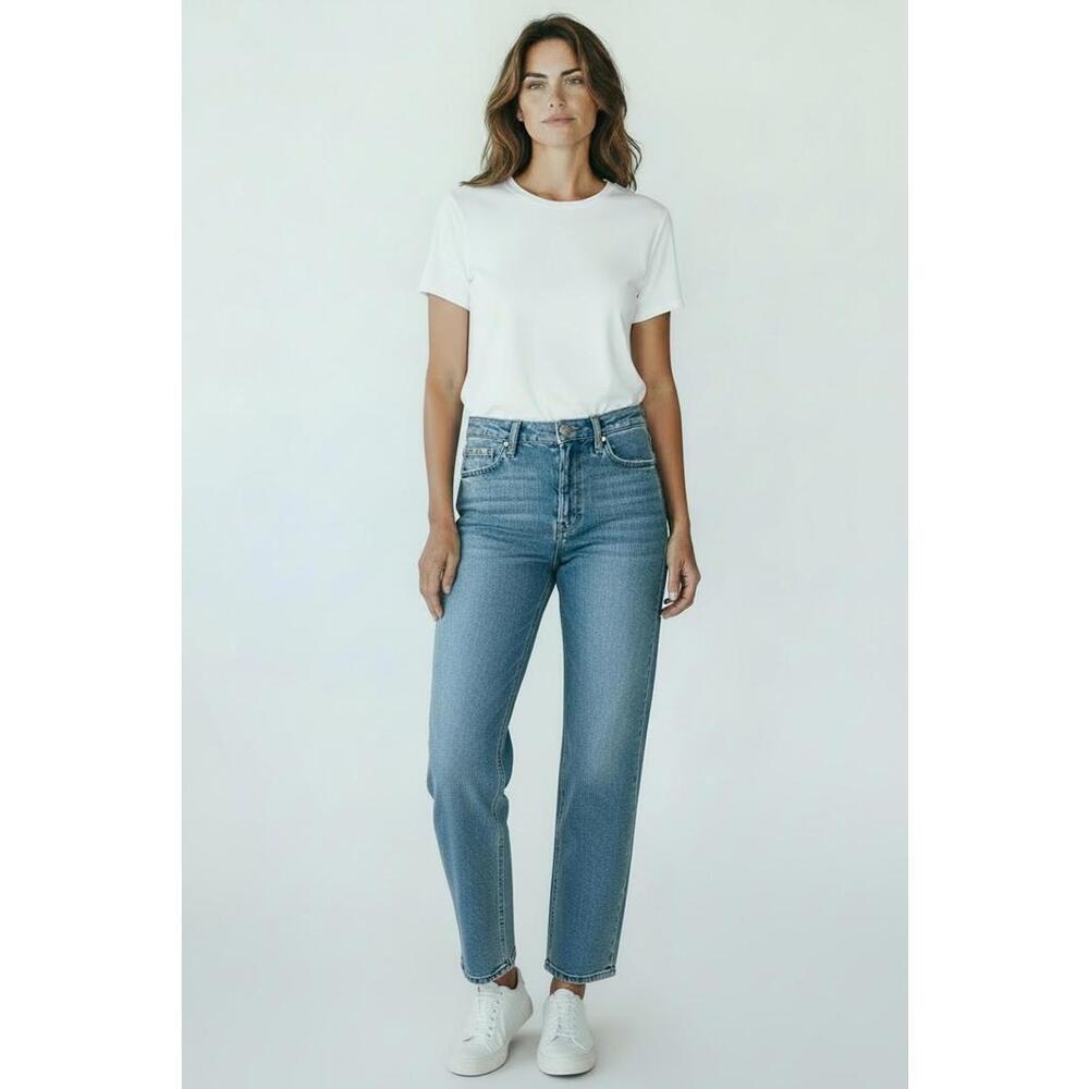 Classic Banana Republic Women’s High-Rise Tapered Light Wash Jeans, Size 0R
